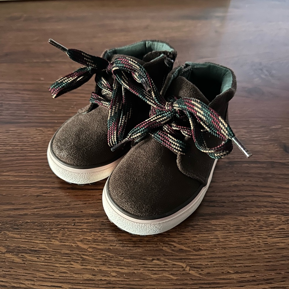 Cat & Jack Brown Suede Kids Shoes with Colorful Laces